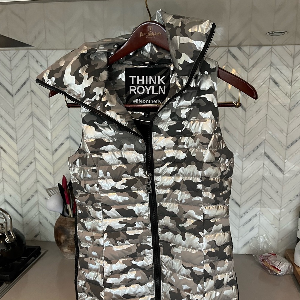 Women’s silver camoflage Ski vest  worn once like new